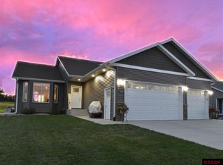 128 Hawk Ave, Eagle Lake, MN 56024