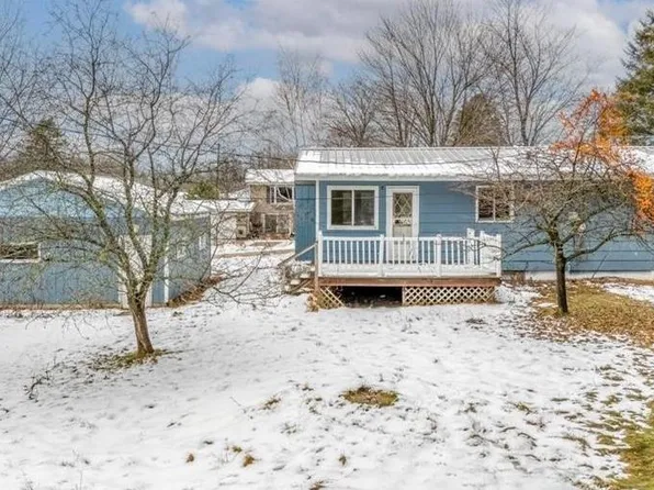 562 Mellen St, Quinnesec, MI 49876