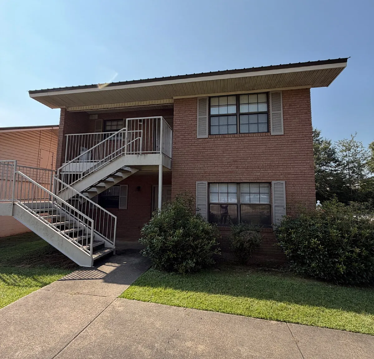 2 bed, 1.0 bath, $800 — Photo 1