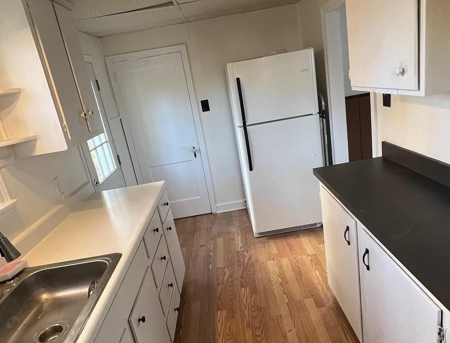 3 bed, 1200 sqft, $2,000 — Photo 3