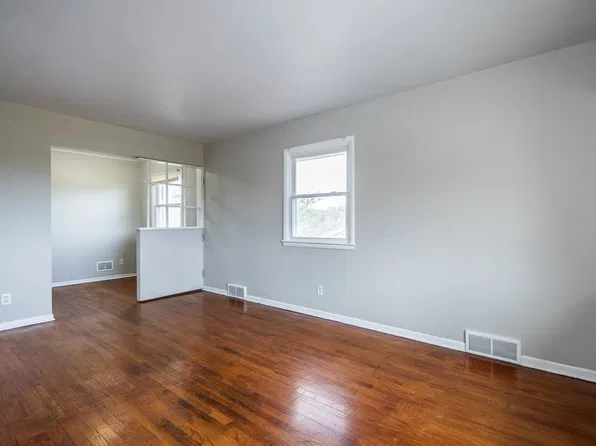 4112 N 48th Street, 4112 N 48th St APT 4, Omaha, NE 68104