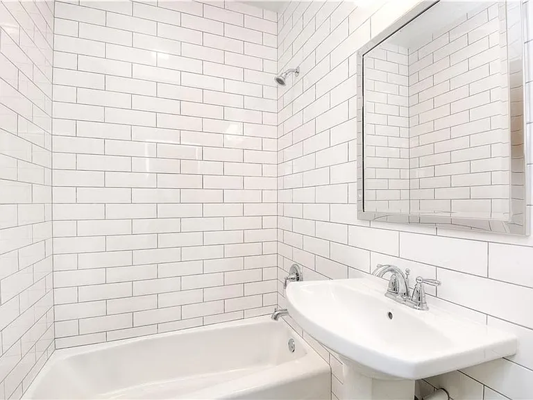 375 Termino Ave — Photo 11