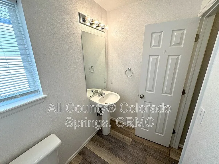 5859 Instone Cir — Photo 9