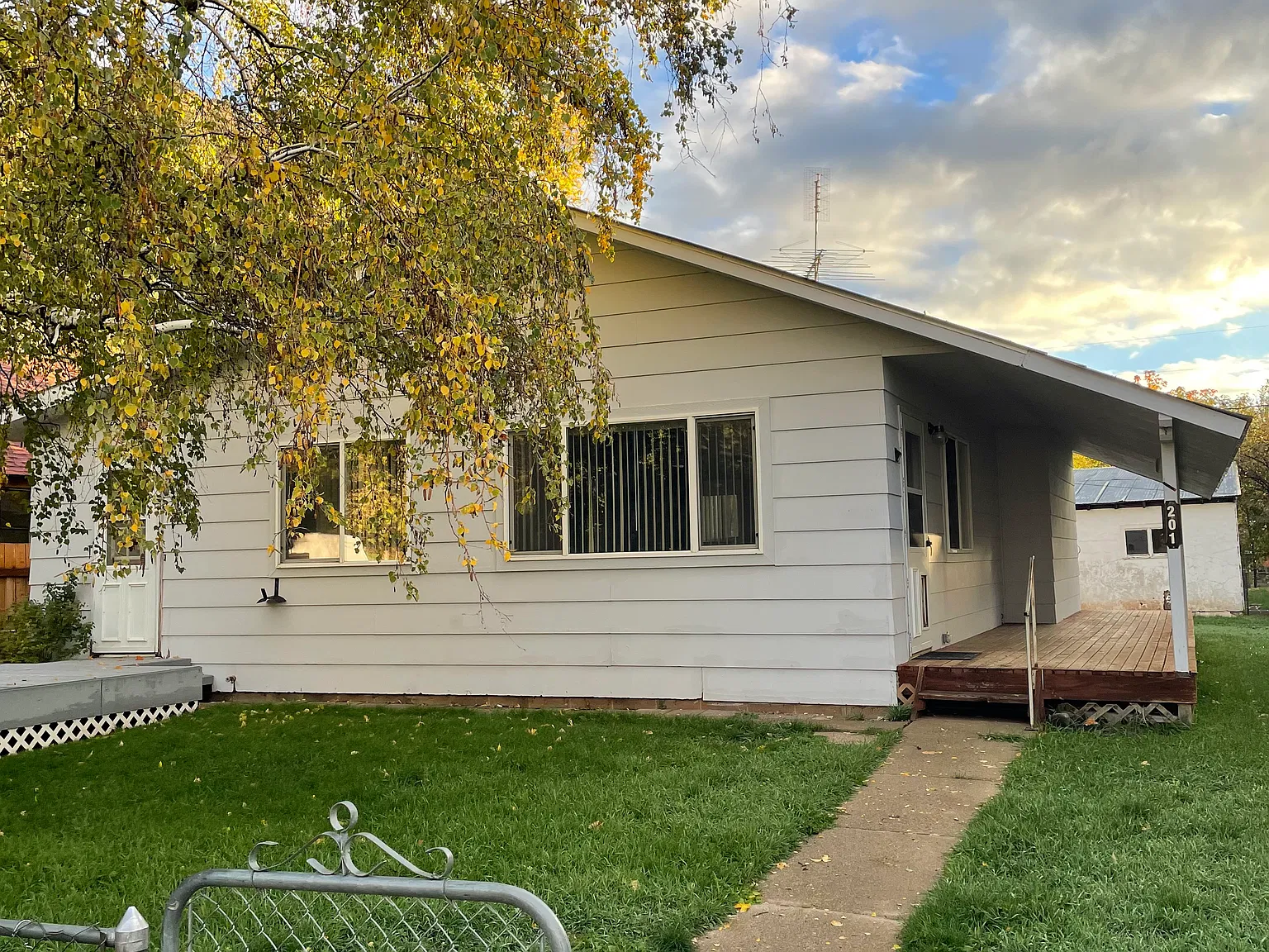 2 bed, 957 sqft, $1,600 — Photo 1