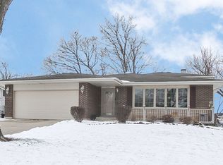 1033 Lakewood Dr, Bartlett, IL 60103