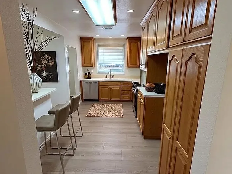 10866 Gerald Ave — Photo 13