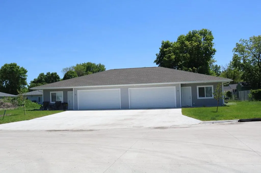 3 Reserve Court — Photo 1