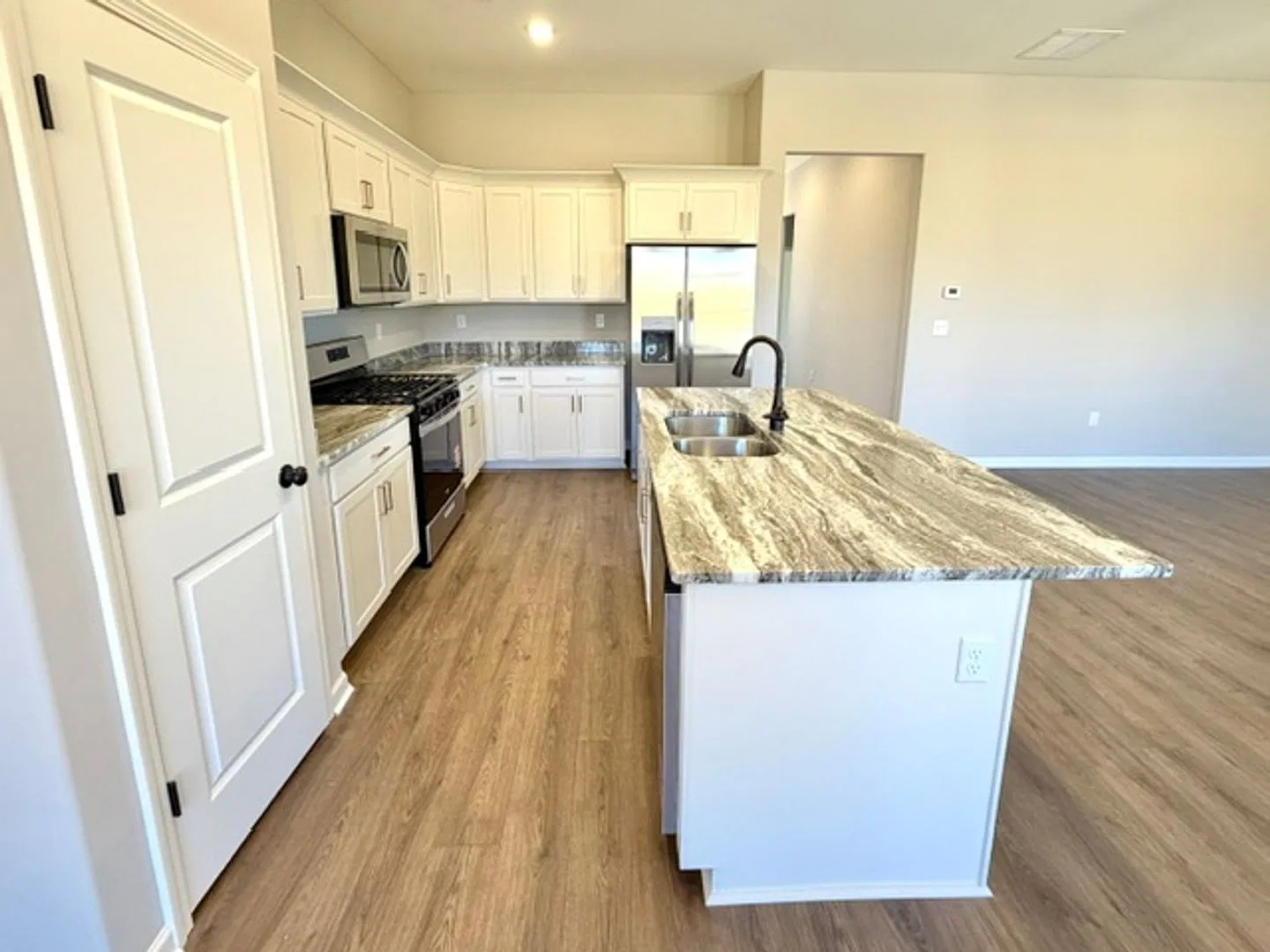 GreenWillowDr310 — Photo 4