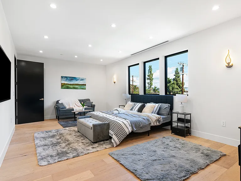 5012 Enfield Ave — Photo 31
