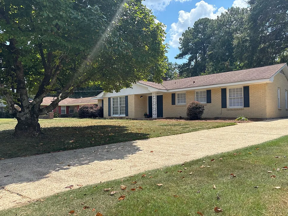 3920 Meredith Dr