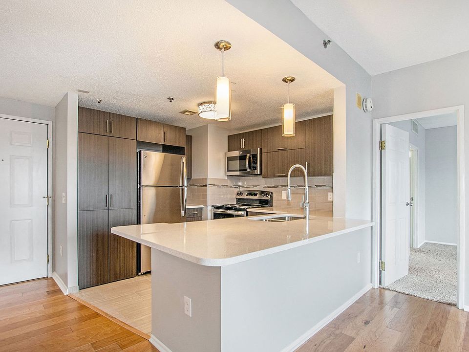 1st image of 201 W Fulton St #1303