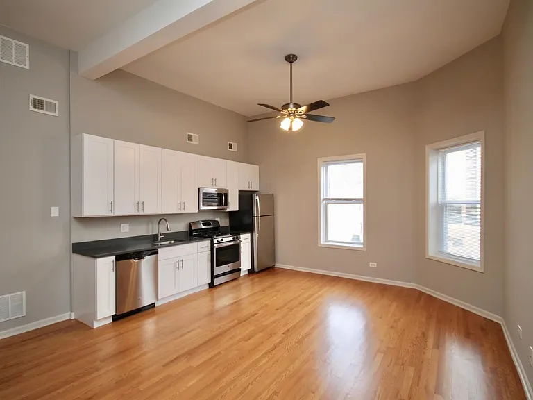 617 W Drummond Pl #3CE — Photo 2