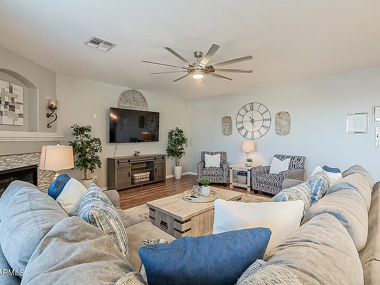 2883 E Birchwood Pl — Photo 17