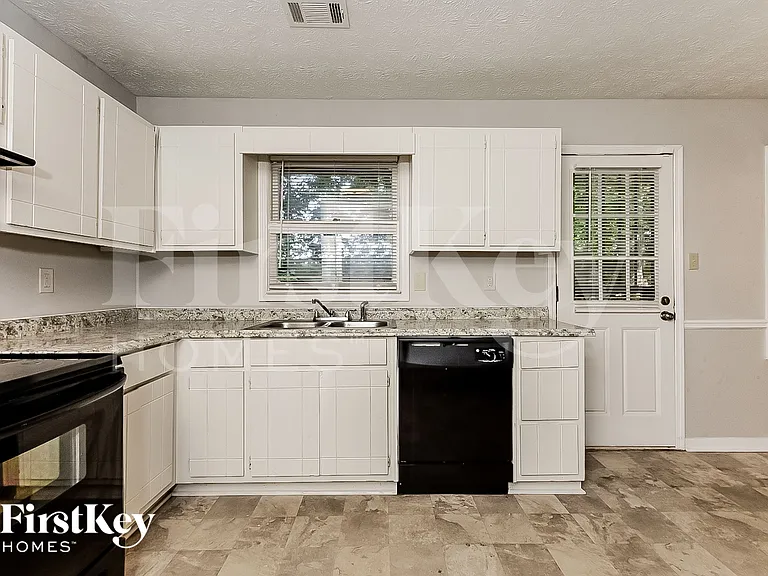 149 Old Mill Trl SW — Photo 8