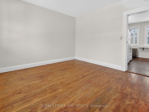 4th image of 211 Lincoln St