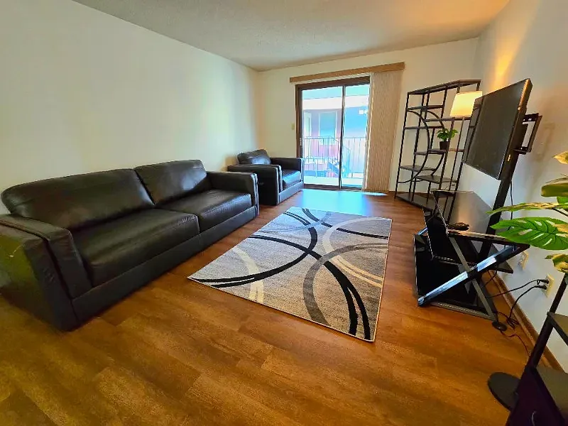 2 bed, 936 sqft, $2,000 — Photo 2