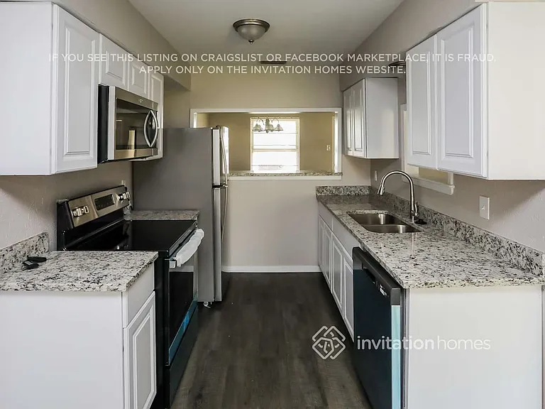 215 Adams St — Photo 6