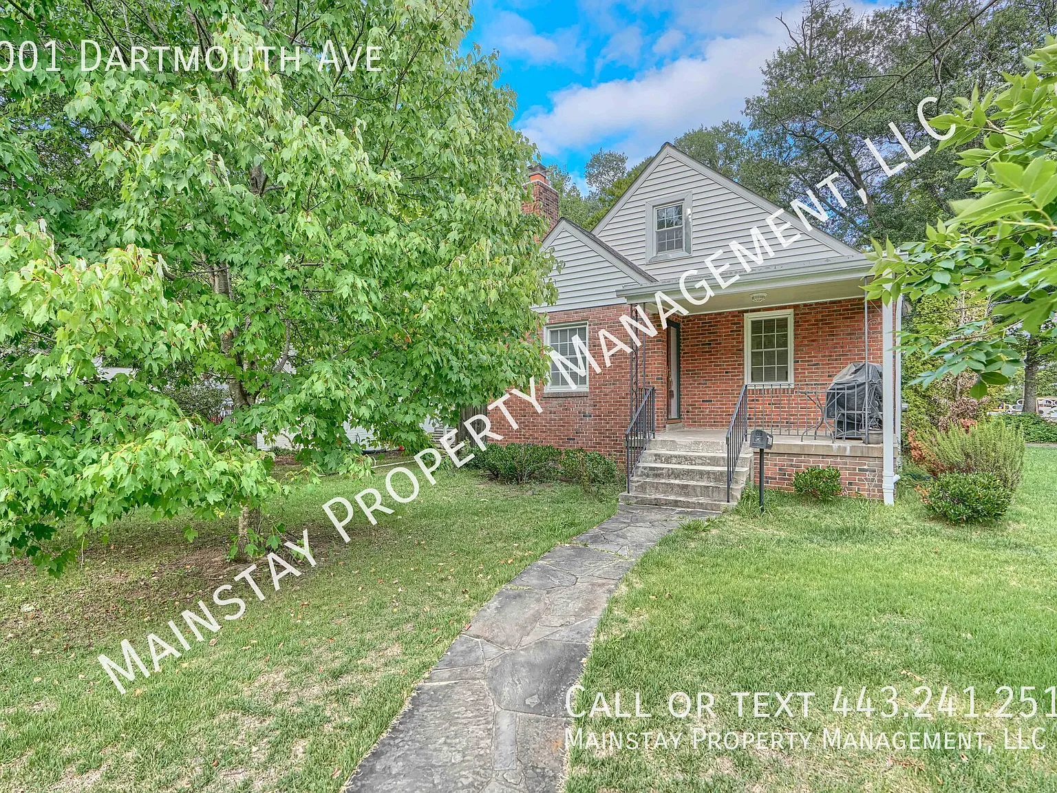 Updated 3 Bed 2 Full Bath Home In College Park! — Photo 2