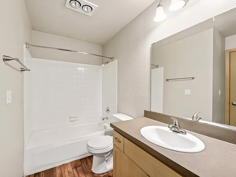 Northline Apartments — Photo 14