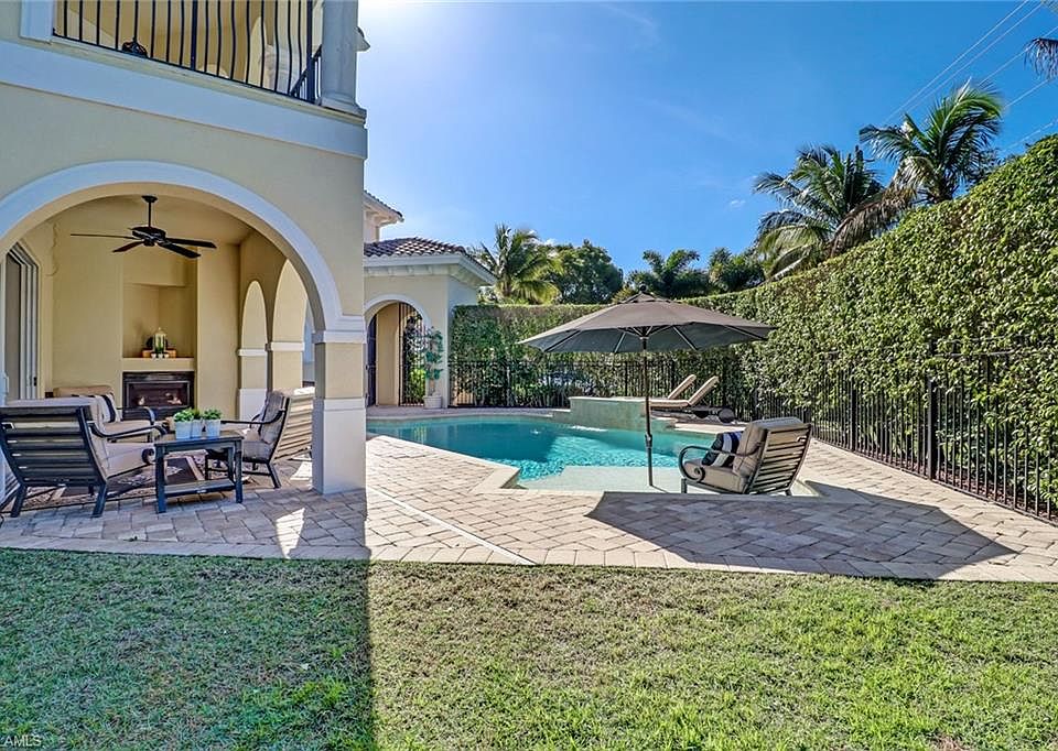 1st image of 4811 W Boulevard Ct #101