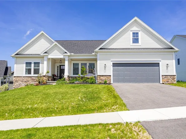 4 Black Wood Cir, Pittsford, NY 14534