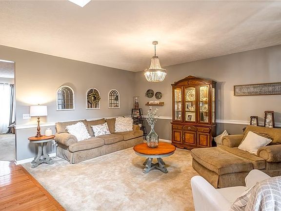 2nd image of 2355 Gerard Ct