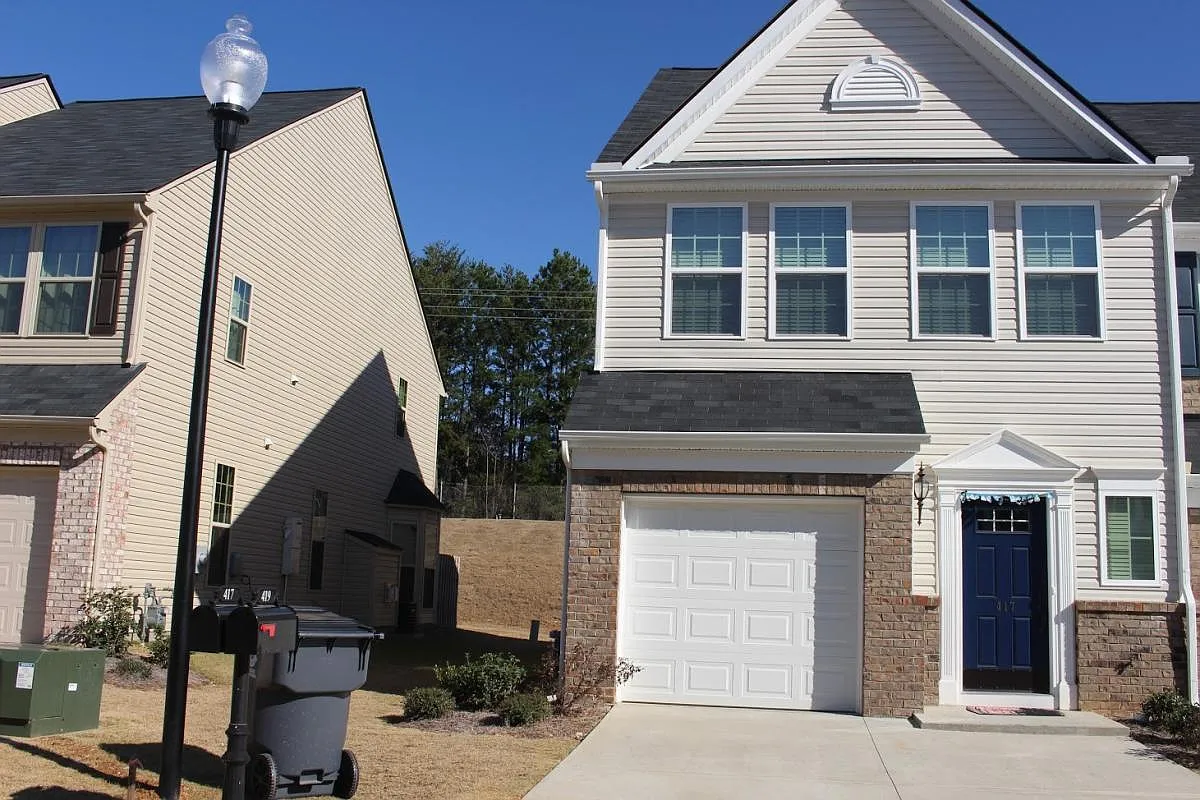 3 bed, 2.5 bath, 1750 sqft, $1,800 — Photo 1