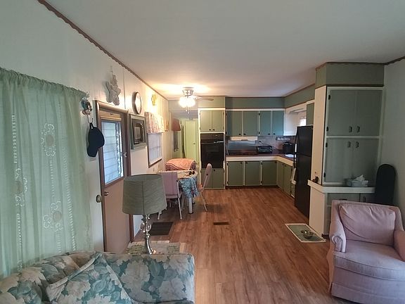 4th image of 39 East Ln