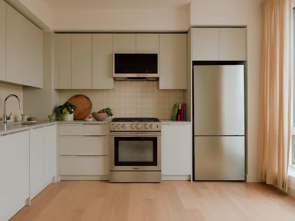 2035 5th Avenue image 3 of 13