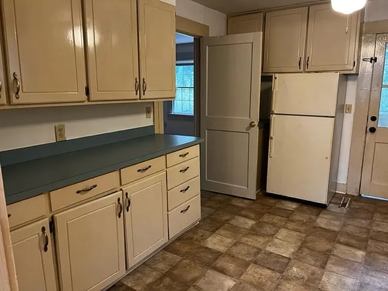 1508 McLeod Rd — Photo 5