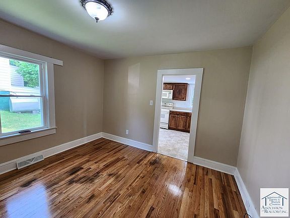 4th image of 590 Henry St