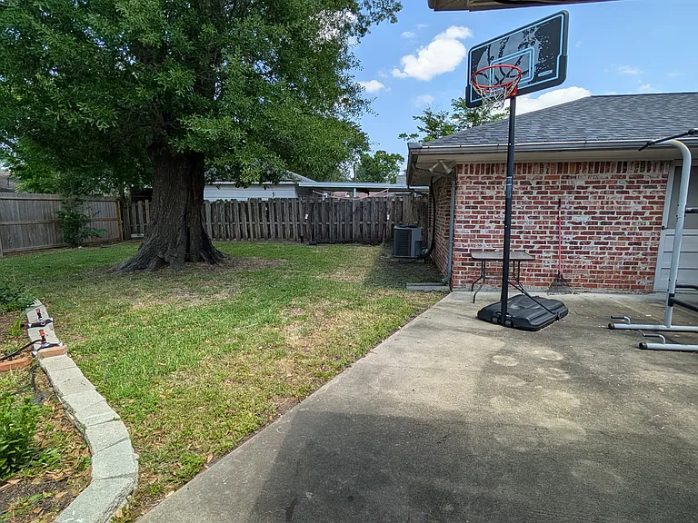 5306 Briarbend Dr — Photo 17