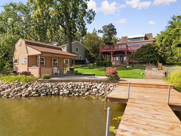 24013 N Forest Dr, Lake Zurich, IL 60047