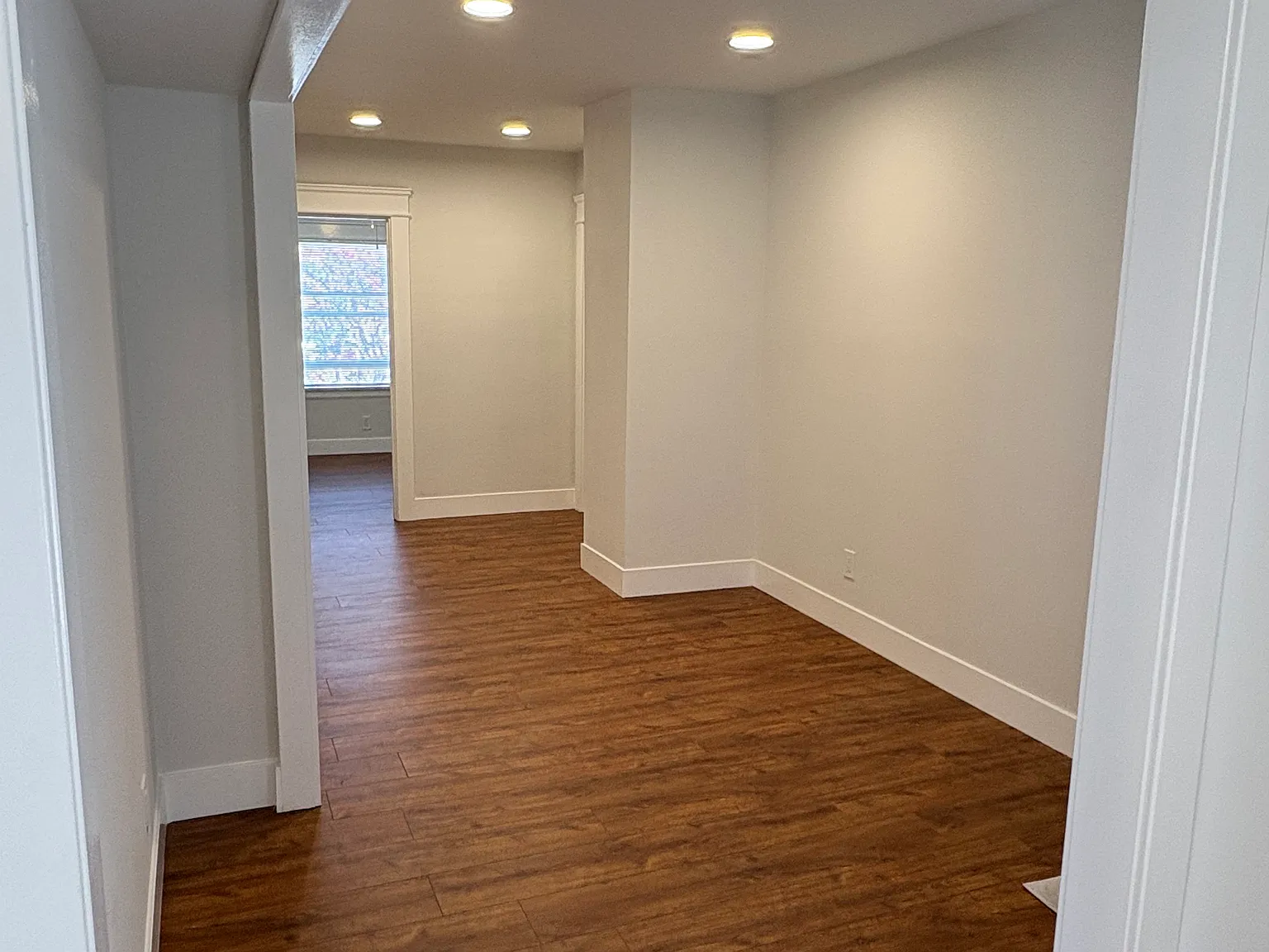 3 bed, 1075 sqft, $2,475 — Photo 3