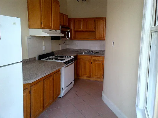 Rented by Flateau Realty | media 23