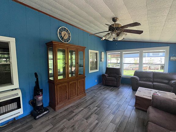 5th image of 19 Riverside Ln