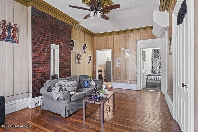 4th image of 366 Clinton Avenue