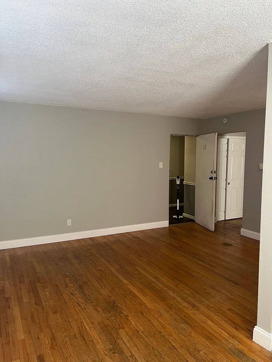 Building Photo - 3199 Morganford Rd #12