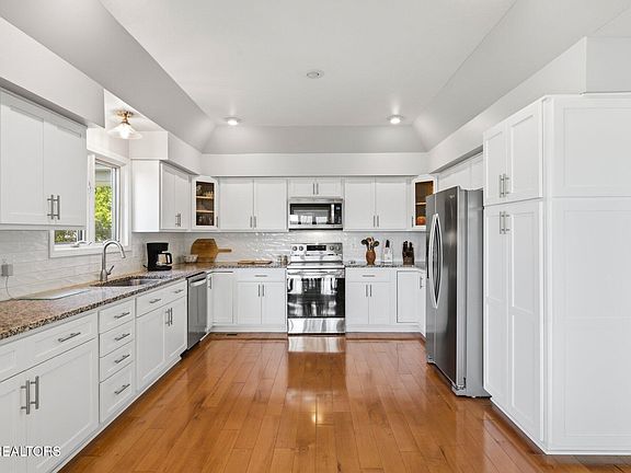 3rd image of 102 Brae Ct