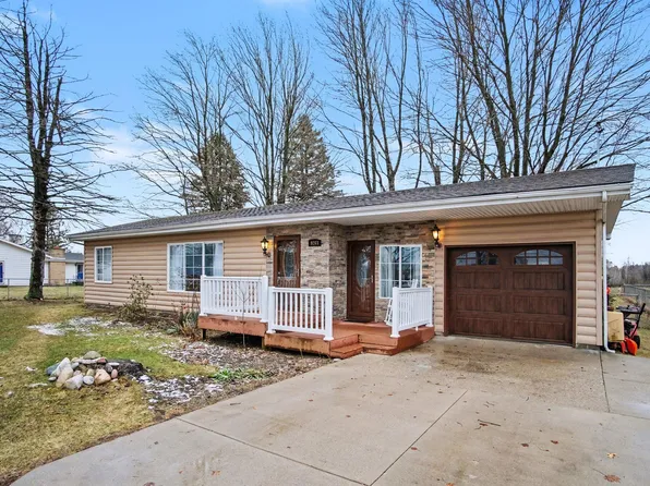 9263 W Belding Rd, Belding, MI 48809