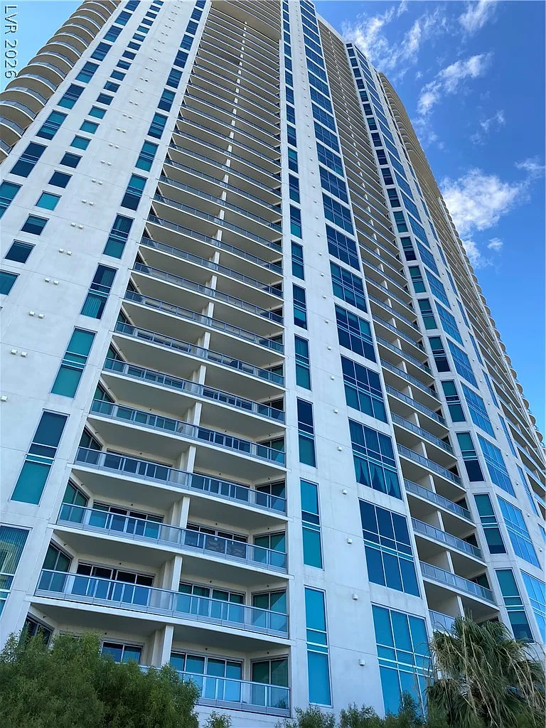 2 bed, 2.0 bath, 1405 sqft, $3,500 — Photo 1