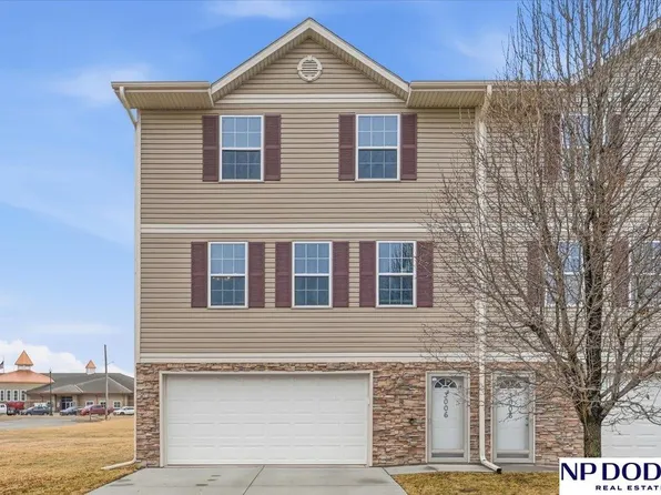 3006 Nakoma Ln, Carter Lake, IA 51510