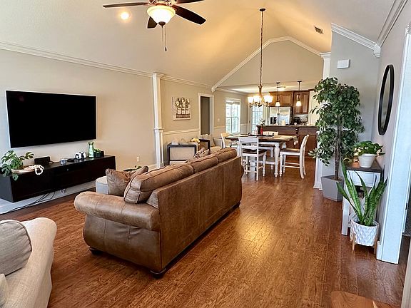 4th image of 4071 Glen Laurel Dr E