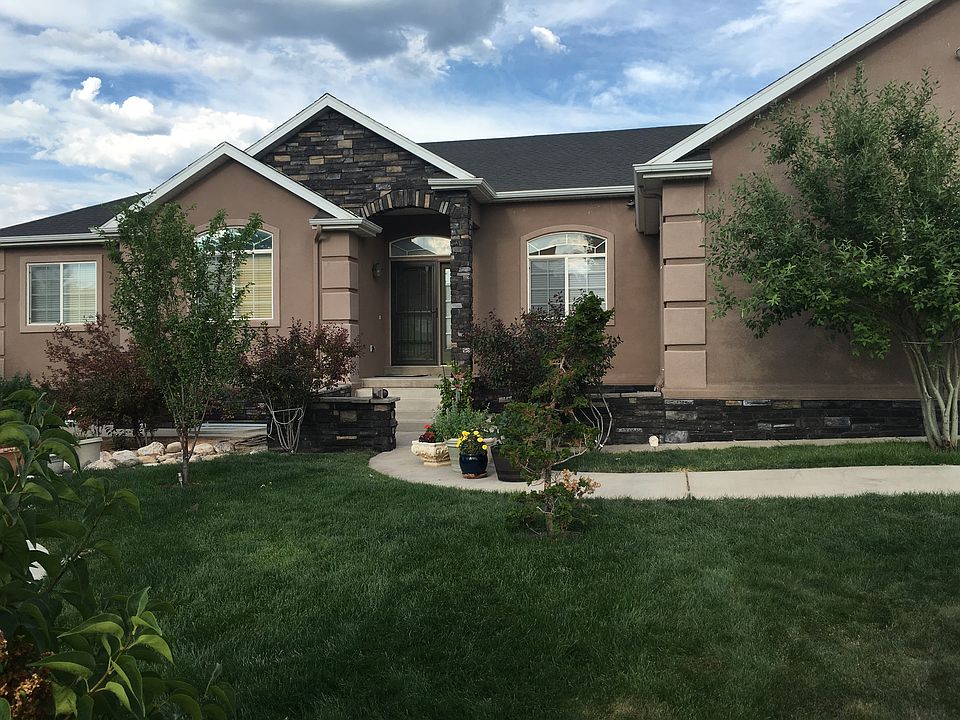 12 North Cove Drive