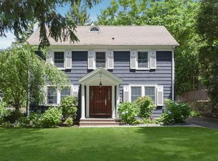 26 Crescent Rd, Port Washington, NY 11050