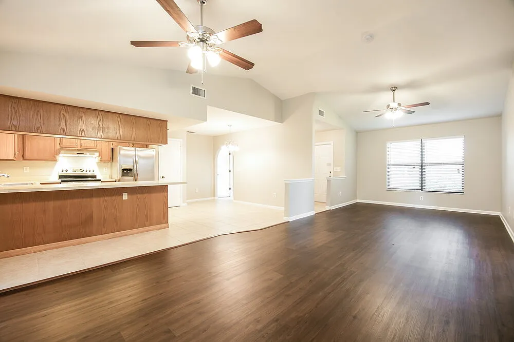 3 bed, 2.0 bath, 1462 sqft, $1,740 — Photo 2