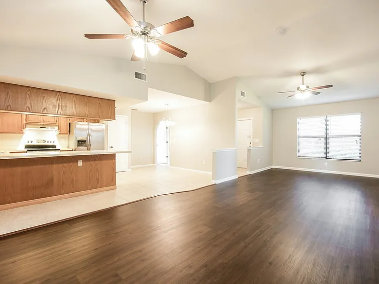 3607 SE 8th Ave — Photo 2