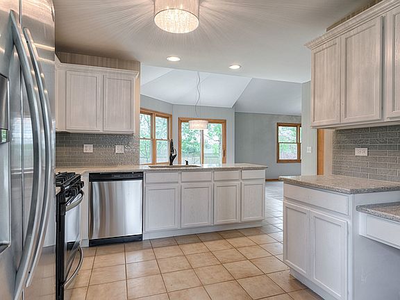4th image of 4814 Lobelia Ln