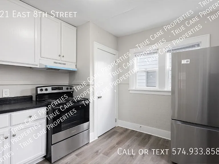 221 E 8th St — Photo 18