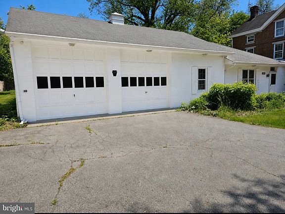 2nd image of 900 Homestead Ln